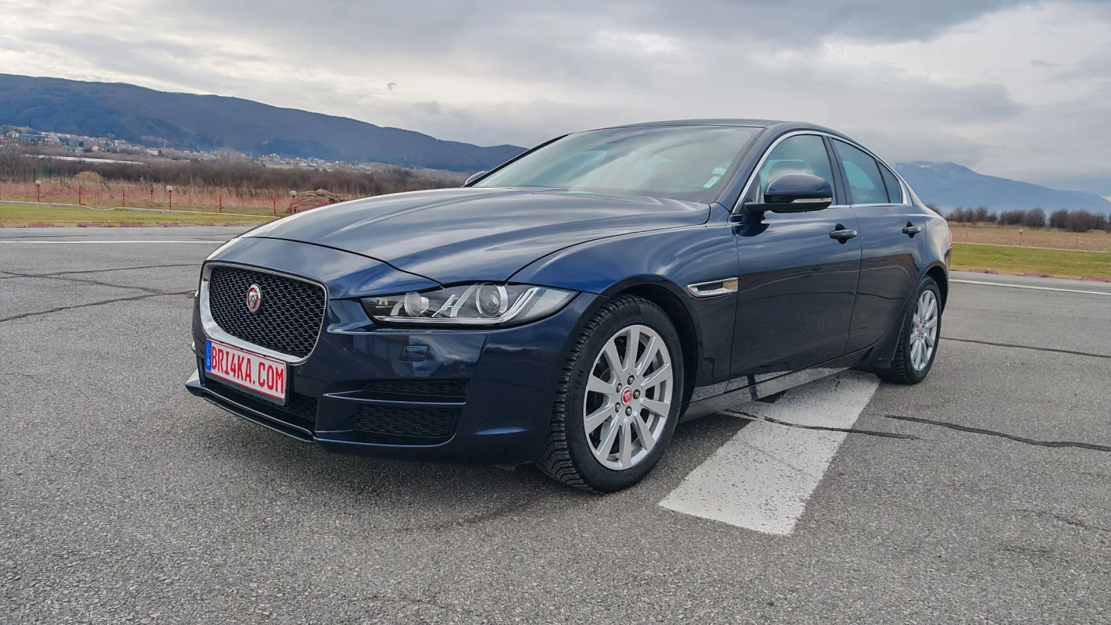 Jaguar XE D180 - изображение 3
