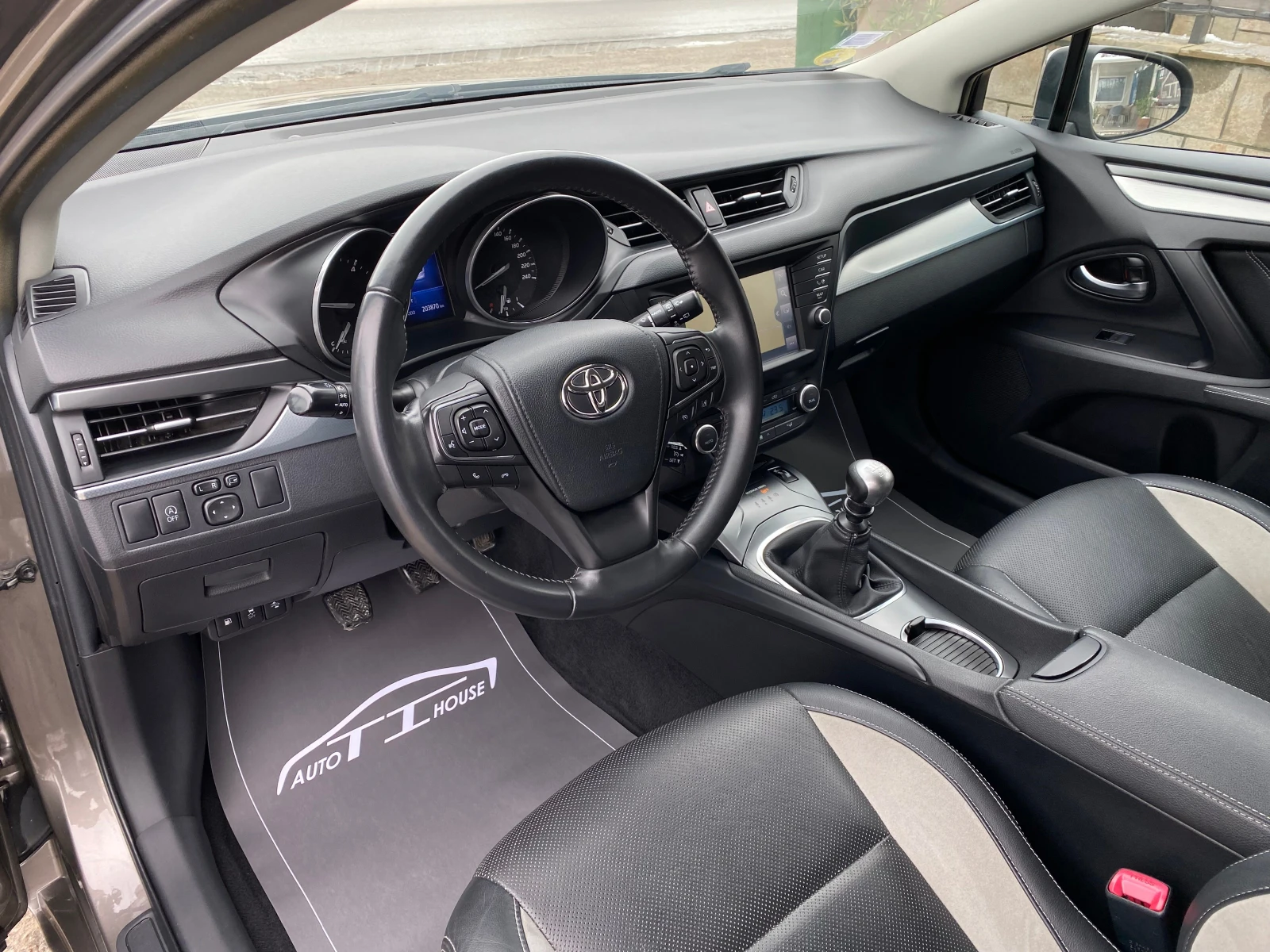 Toyota Avensis Executive* Pano* Key GO* Full*  - изображение 8