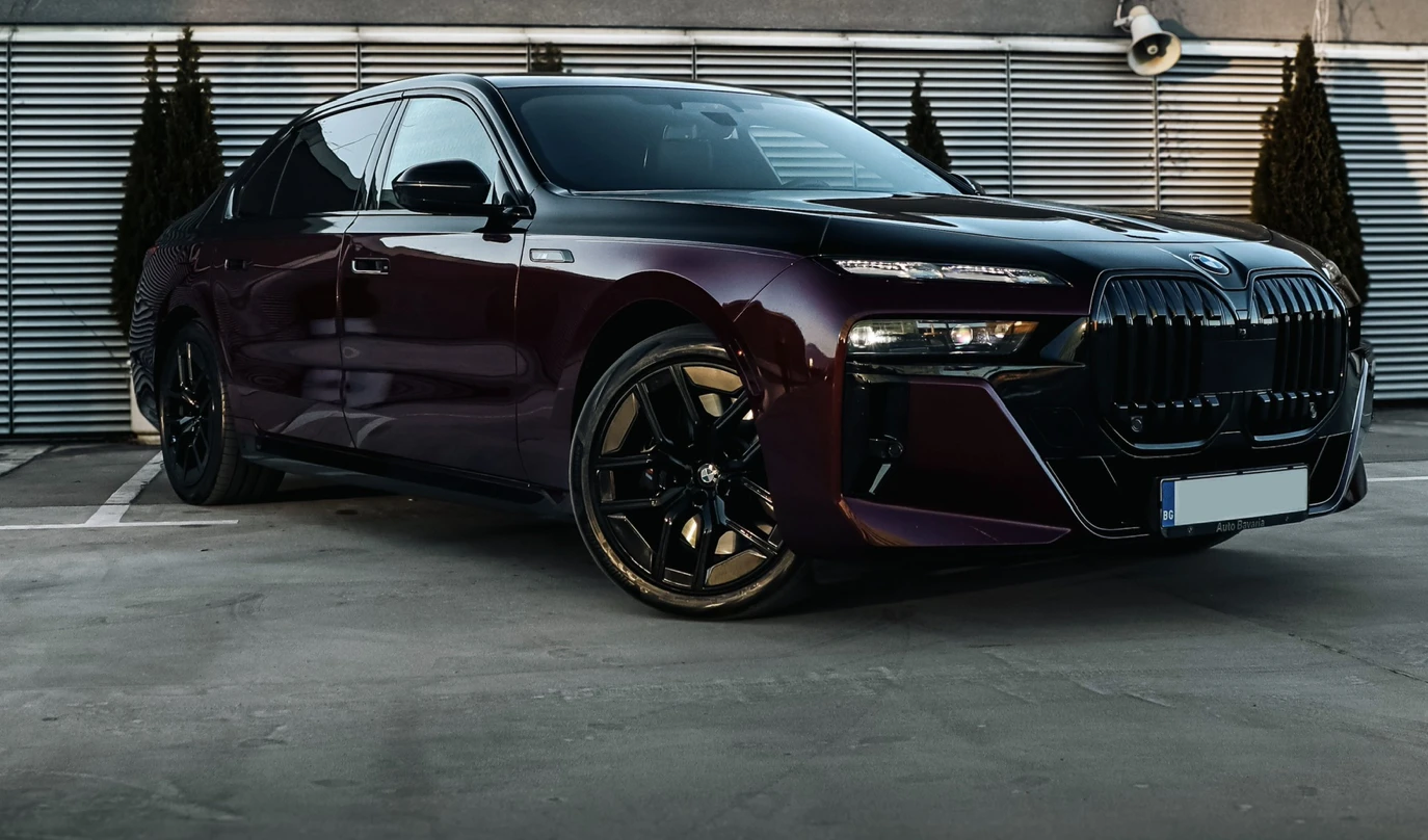 BMW 760 V8/SWAROWSKI/Xdrive/Theater Screen/Bowers&Wilkins, снимка 3 - Автомобили и джипове - 53733876