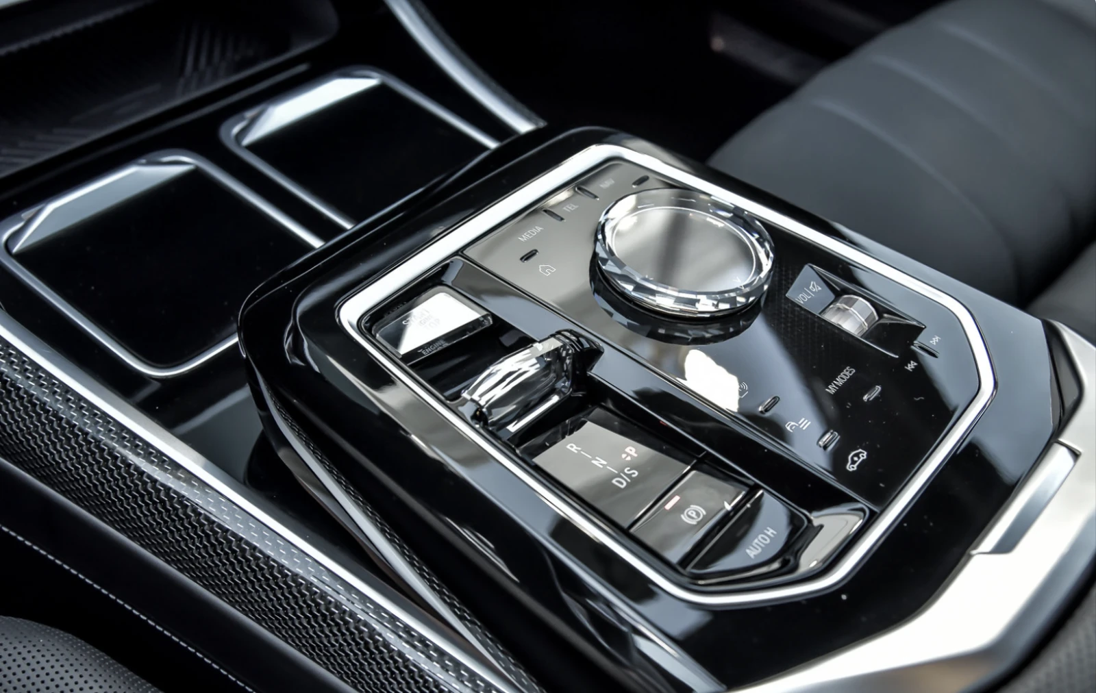 BMW 760 V8/SWAROWSKI/Xdrive/Theater Screen/Bowers&Wilkins, снимка 8 - Автомобили и джипове - 53733876