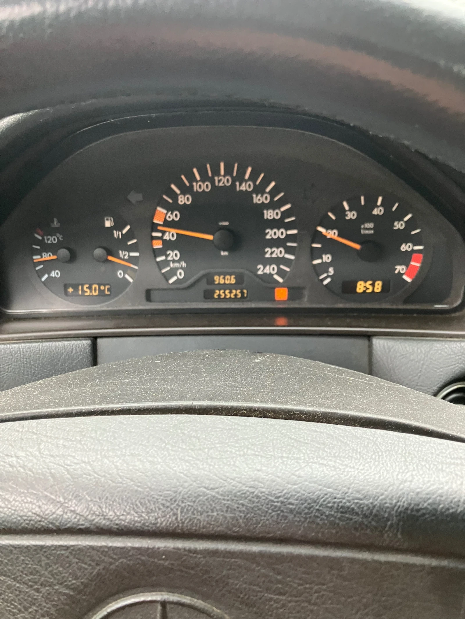 Mercedes-Benz E 200, снимка 6 - Автомобили и джипове - 54276608