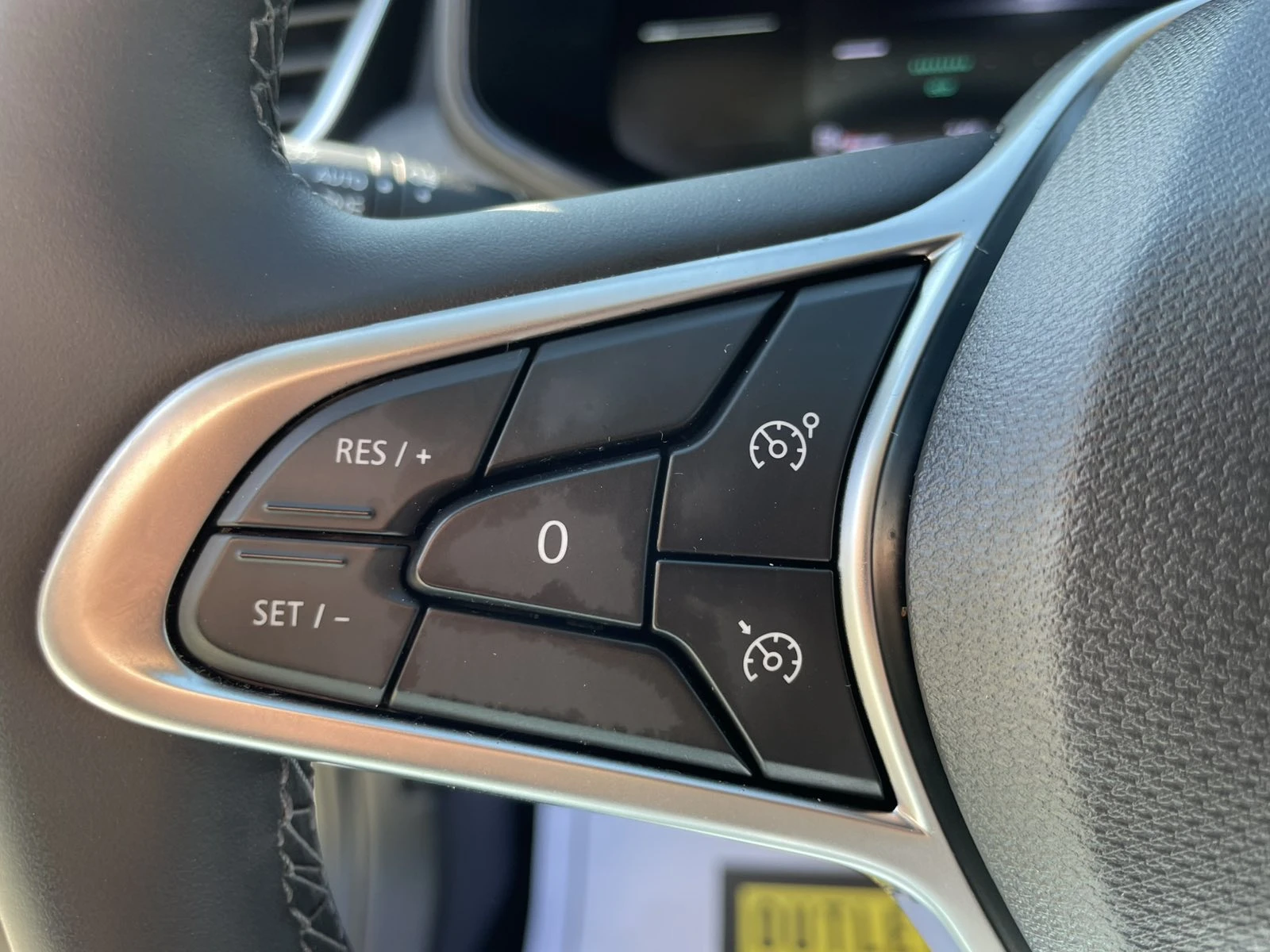 Renault Clio V 1.0TCe 90hp, снимка 13 - Автомобили и джипове - 54294973