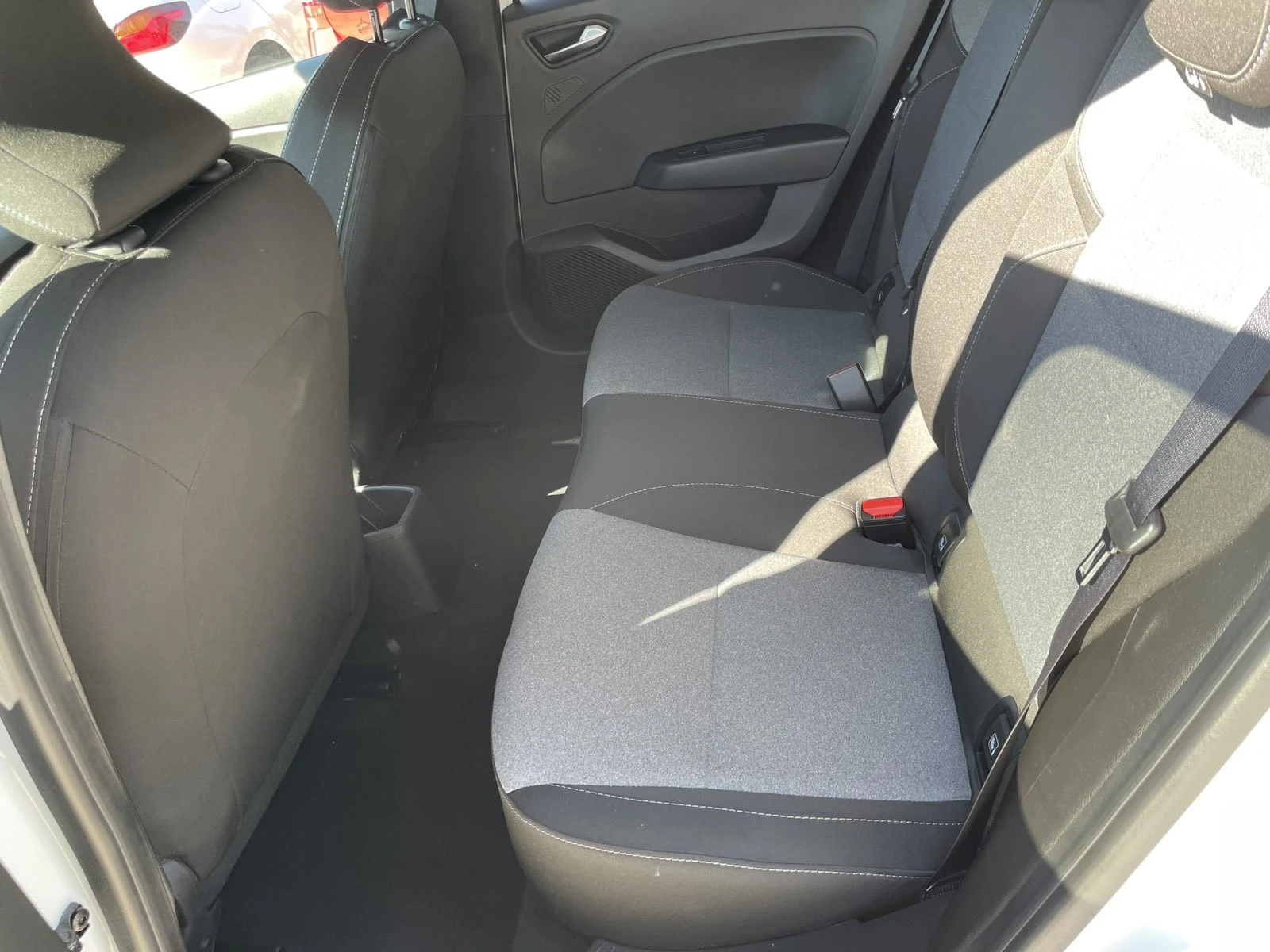 Renault Clio V 1.0TCe 90hp, снимка 16 - Автомобили и джипове - 54294973