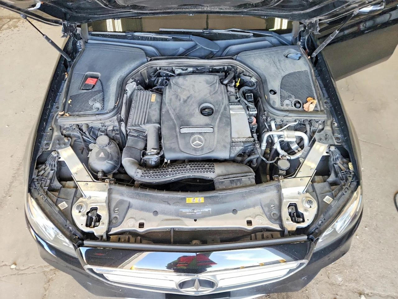 Mercedes-Benz E 300 4MATIC, снимка 9 - Автомобили и джипове - 54375075