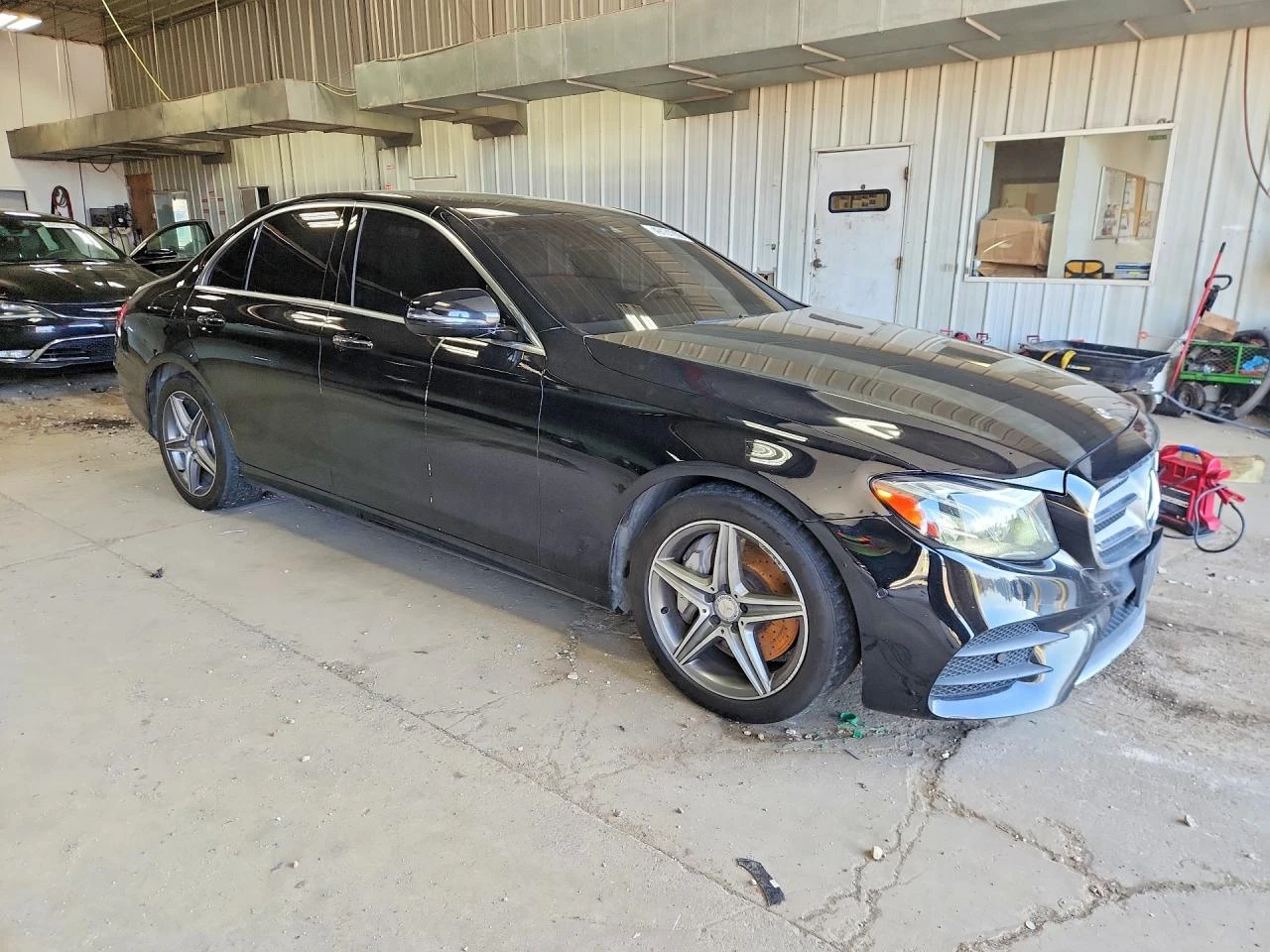 Mercedes-Benz E 300 4MATIC, снимка 11 - Автомобили и джипове - 54375075