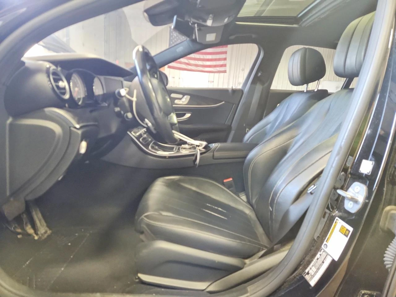 Mercedes-Benz E 300 4MATIC, снимка 5 - Автомобили и джипове - 54375075