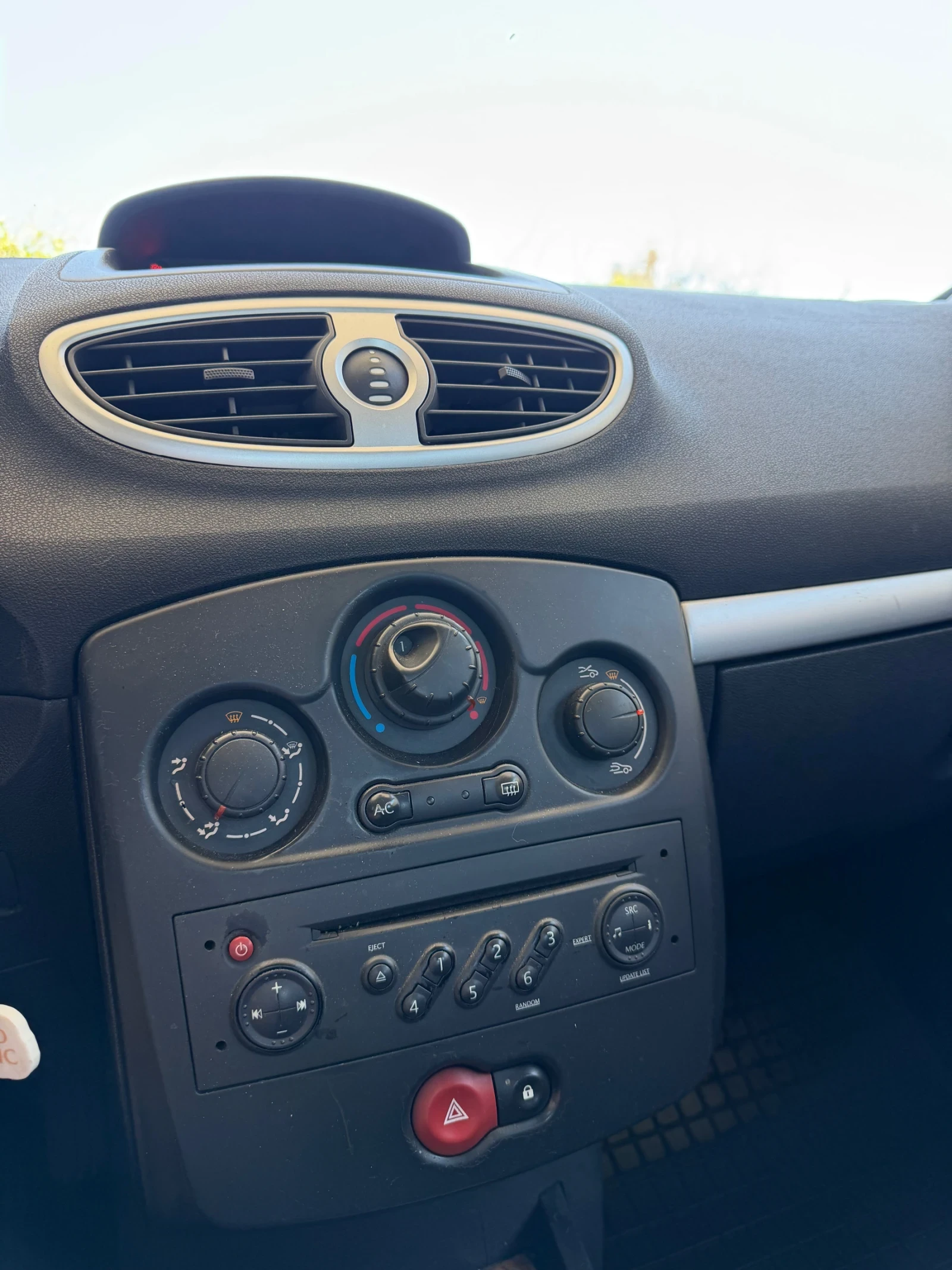 Renault Clio, снимка 9 - Автомобили и джипове - 54596833