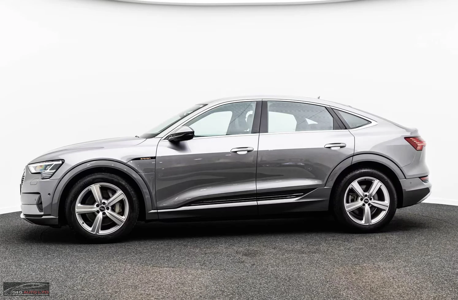 Audi E-Tron 50/SPORTBACK/318HP/ADVANCED/CAM/KLESS/HUD/ACC/450z, снимка 3 - Автомобили и джипове - 54698913