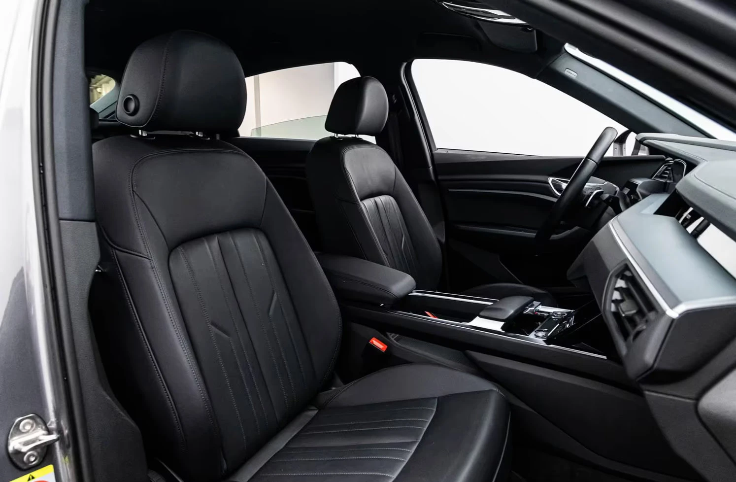 Audi E-Tron 50/SPORTBACK/318HP/ADVANCED/CAM/KLESS/HUD/ACC/450z, снимка 13 - Автомобили и джипове - 54698913