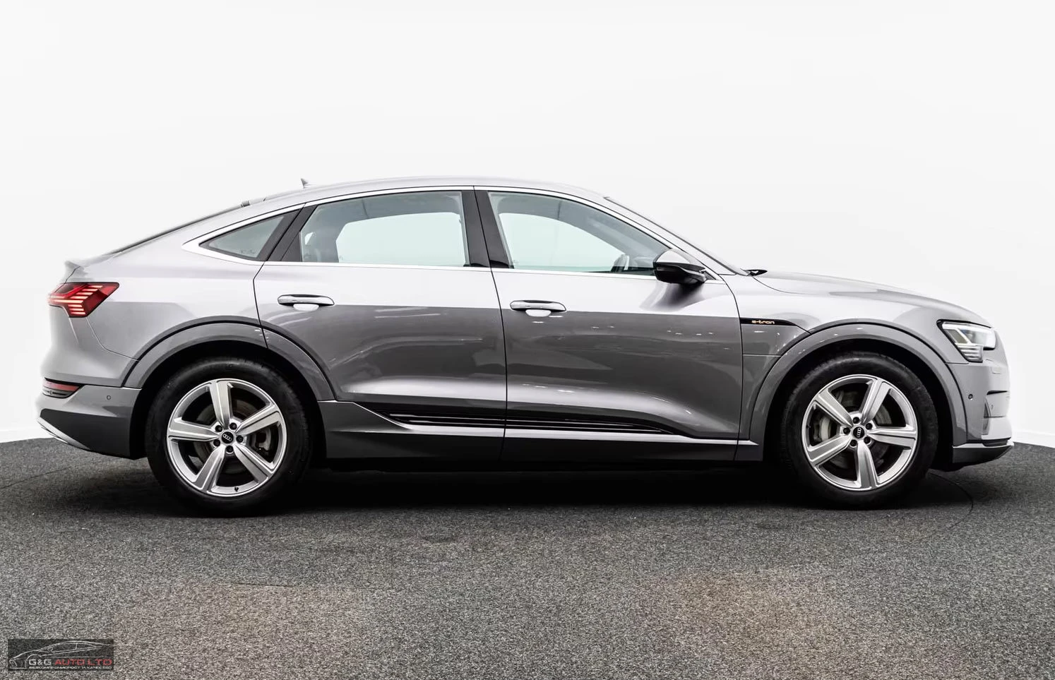 Audi E-Tron 50/SPORTBACK/318HP/ADVANCED/CAM/KLESS/HUD/ACC/450z, снимка 6 - Автомобили и джипове - 54698913