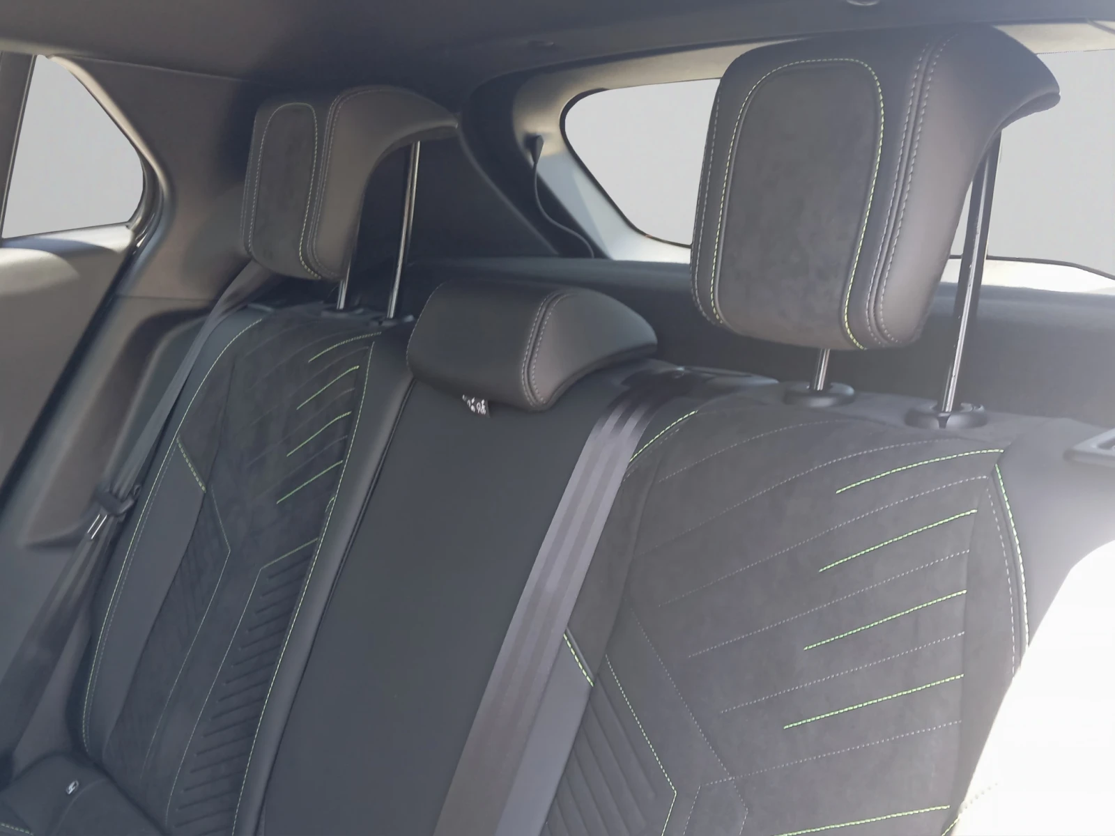 Peugeot 2008 GT EXCLUSIVE HYBRID 145 48V e-DCS6, снимка 12 - Автомобили и джипове - 55086465