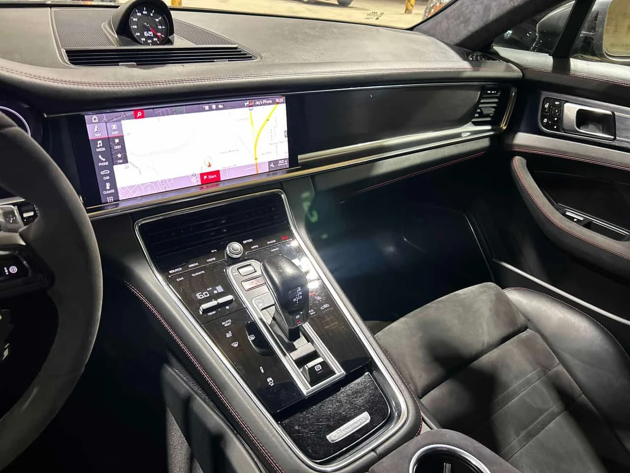 Porsche Panamera * GTS * АВТОКРЕДИТ БЕЗ ПЪРВОНАЧАЛНА ВНОСКА* , снимка 9 - Автомобили и джипове - 55307441