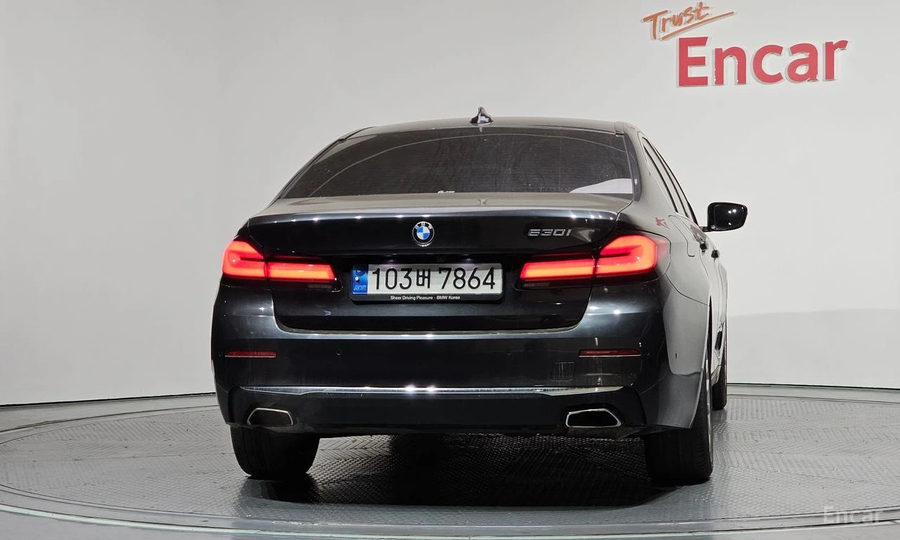 BMW 530 i* LUXURY* INDIVIDUAL* ДИСТРОНИК* ОБДУХ* КРАЙНА ЦЕ, снимка 4 - Автомобили и джипове - 55983725