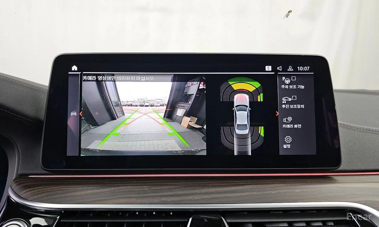 BMW 530 i* LUXURY* INDIVIDUAL* ДИСТРОНИК* ОБДУХ* КРАЙНА ЦЕ, снимка 14 - Автомобили и джипове - 55983725