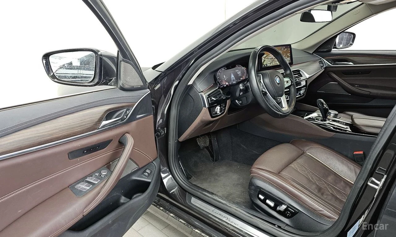 BMW 530 i* LUXURY* INDIVIDUAL* ДИСТРОНИК* ОБДУХ* КРАЙНА ЦЕ, снимка 8 - Автомобили и джипове - 55983725