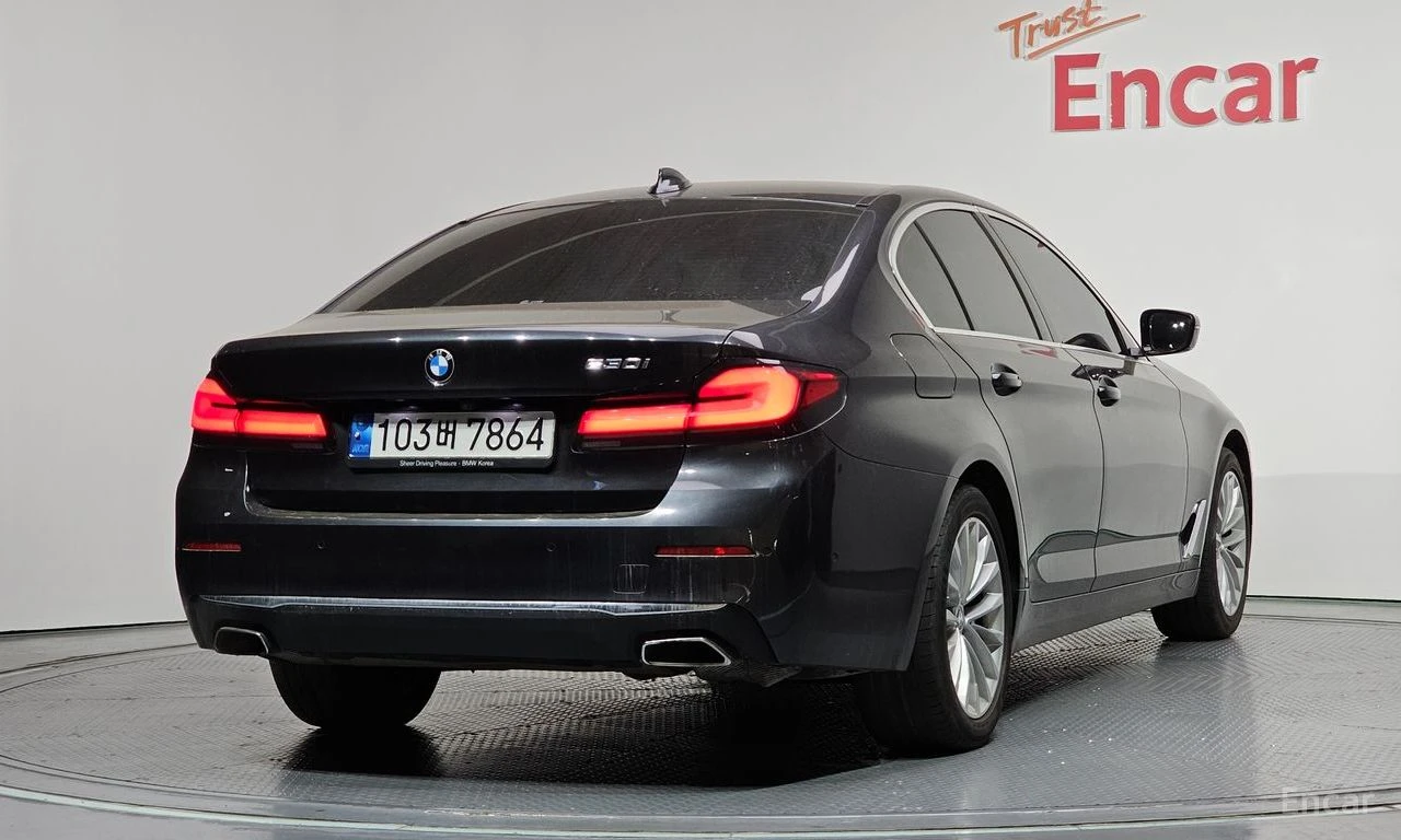 BMW 530 i* LUXURY* INDIVIDUAL* ДИСТРОНИК* ОБДУХ* КРАЙНА ЦЕ, снимка 3 - Автомобили и джипове - 55983725