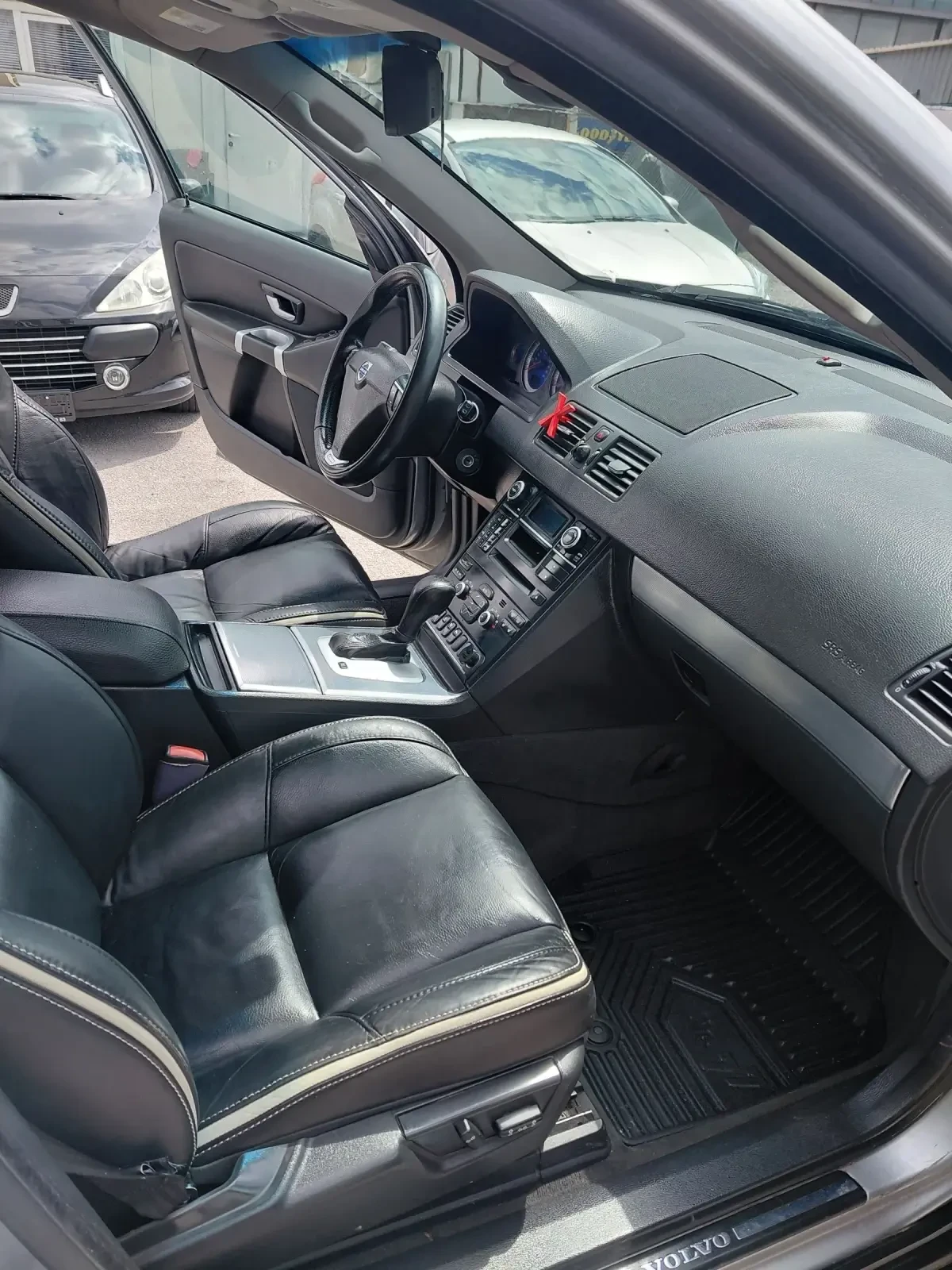 Volvo Xc90 R-Design 3.2 ГАЗ Бензин. AWD.6+ 1., снимка 7 - Автомобили и джипове - 54389394