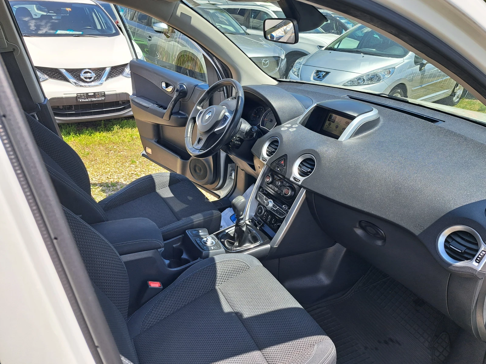Renault Koleos 2.0 dci 4x4 navi, снимка 15 - Автомобили и джипове - 54682022
