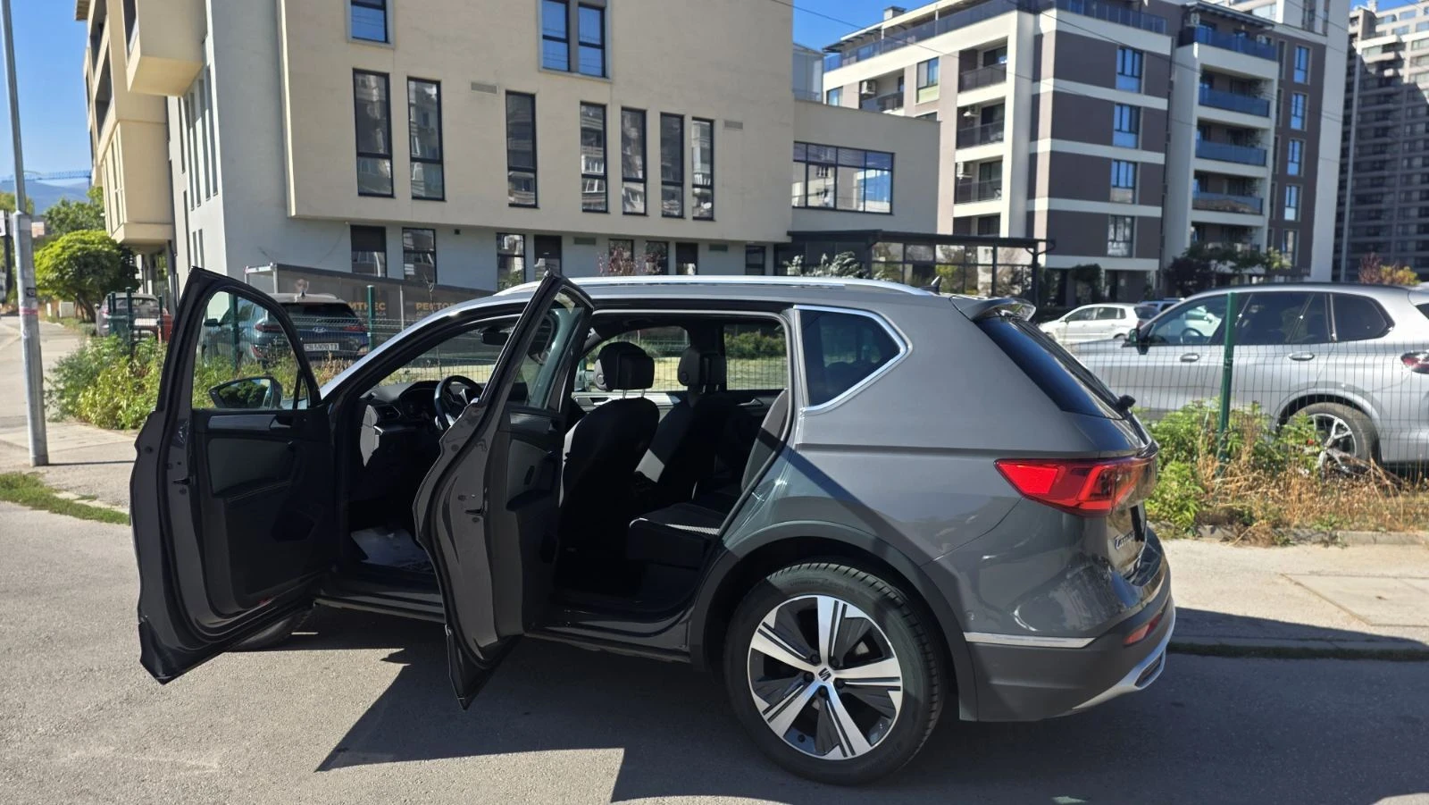 VW Tiguan Allspace Seat Tarraco 4x4 2.0 Бензин 190 к.с., снимка 2 - Автомобили и джипове - 56310951