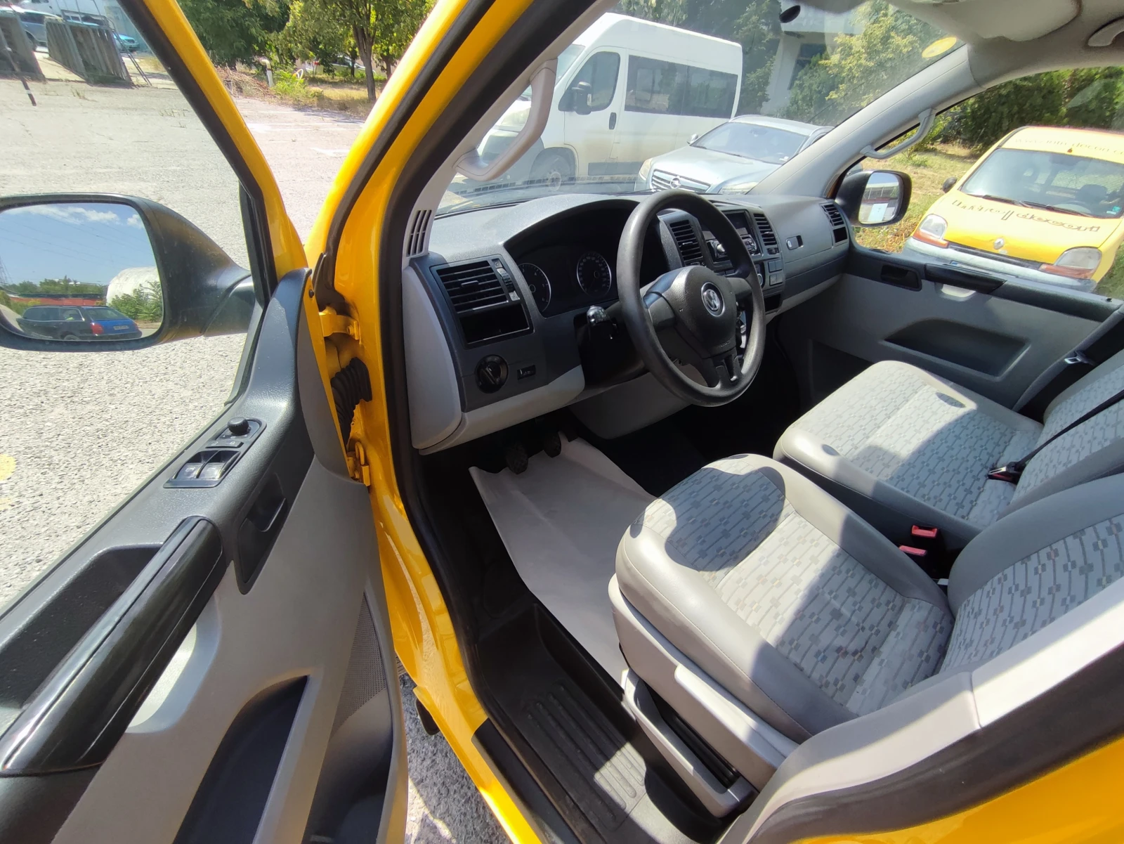 VW Transporter 2.0TDI-102kc-КЛИМАТИК-ПАРКТРОНИК-ТЕГЛИЧ-ЕВРО5 - изображение 7