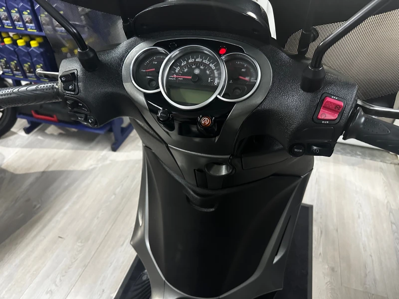 Piaggio Beverly 300i ABS/ASR/LED 2019г., снимка 13 - Мотоциклети и мототехника - 48539171