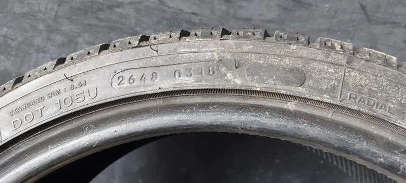 Гуми Зимни 235/35R19, снимка 6 - Гуми и джанти - 35124555