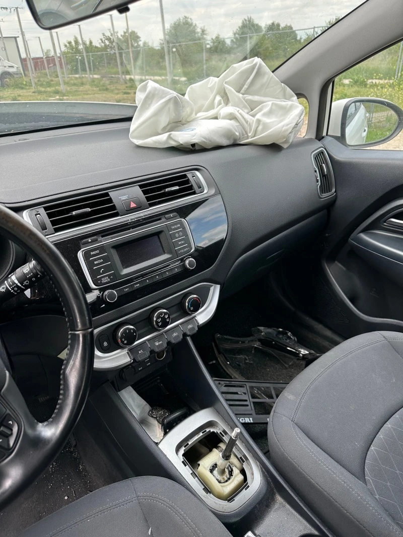 Kia Rio 1.1, снимка 5 - Автомобили и джипове - 40667663