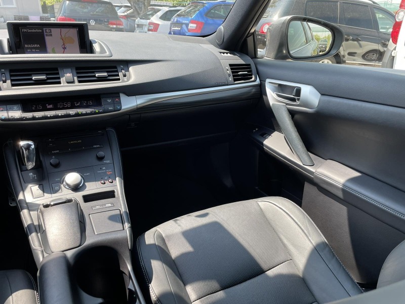 Lexus CT 200h F Sport/Keyless/Navi/Camera /, снимка 11 - Автомобили и джипове - 46512587