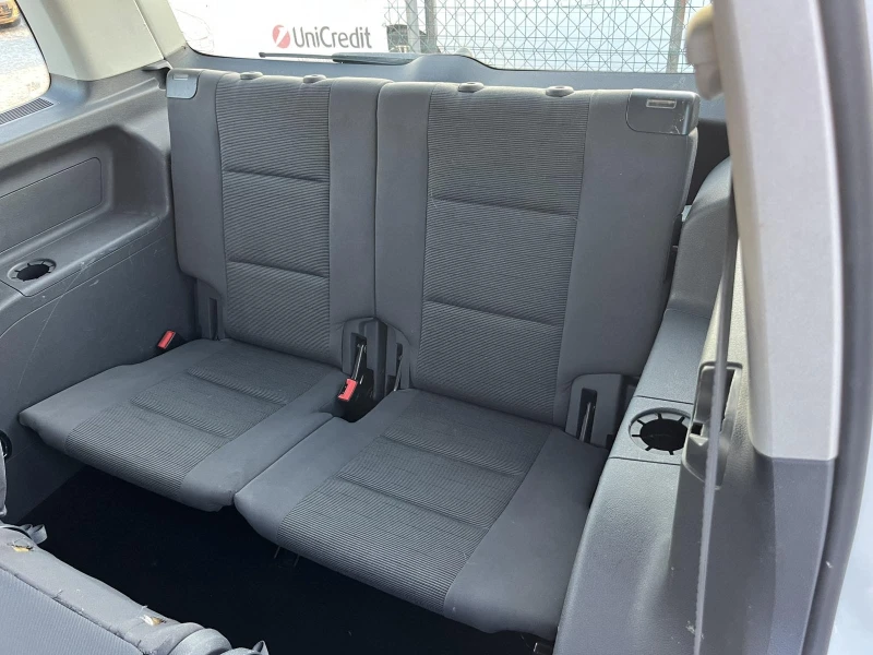 VW Touran 1.9 TDI 105кс 7 МЕСТА 6 СКОРОСТИ FACE КЛИМАТРОНИК, снимка 10 - Автомобили и джипове - 50868939