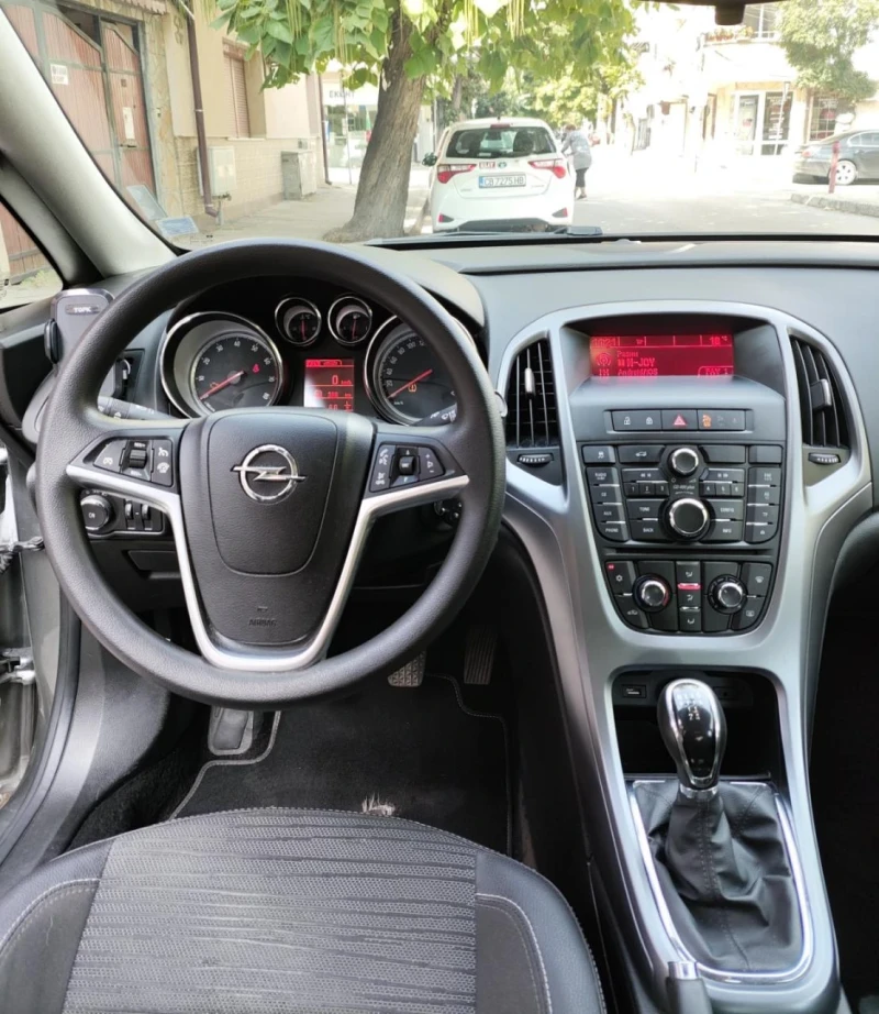 Opel Astra Седан, снимка 4 - Автомобили и джипове - 52273209