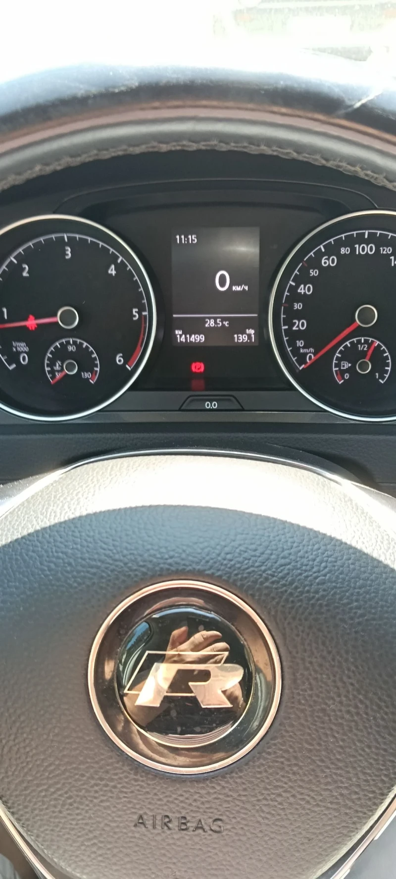 VW Golf 1.6TDI, снимка 10 - Автомобили и джипове - 52285468