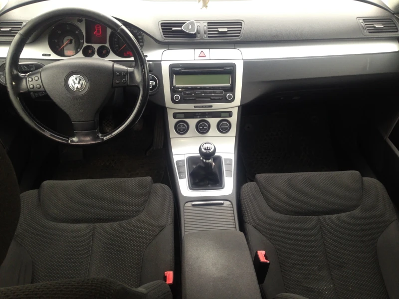 VW Passat 2.0TDI/140/седан, снимка 15 - Автомобили и джипове - 53094707