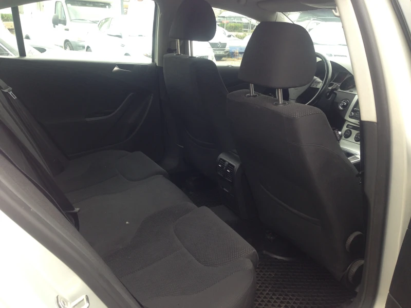 VW Passat 2.0TDI/140/седан, снимка 5 - Автомобили и джипове - 53094707