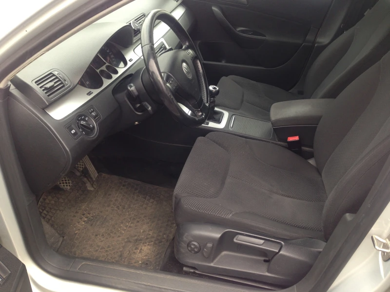 VW Passat 2.0TDI/140/седан, снимка 11 - Автомобили и джипове - 53094707