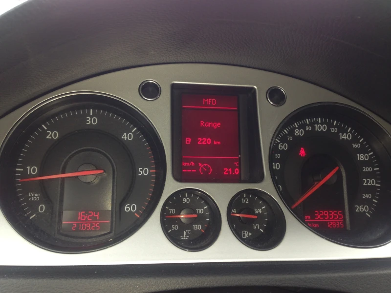 VW Passat 2.0TDI/140/седан, снимка 12 - Автомобили и джипове - 53094707