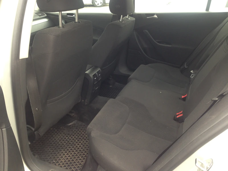 VW Passat 2.0TDI/140/седан, снимка 10 - Автомобили и джипове - 53094707