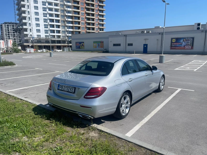 Mercedes-Benz E 220 194HP 9G-TRONIK РЕГИСТРИРАН ОБСЛУЖЕН ПЕРФЕКТЕН, снимка 3 - Автомобили и джипове - 53379107