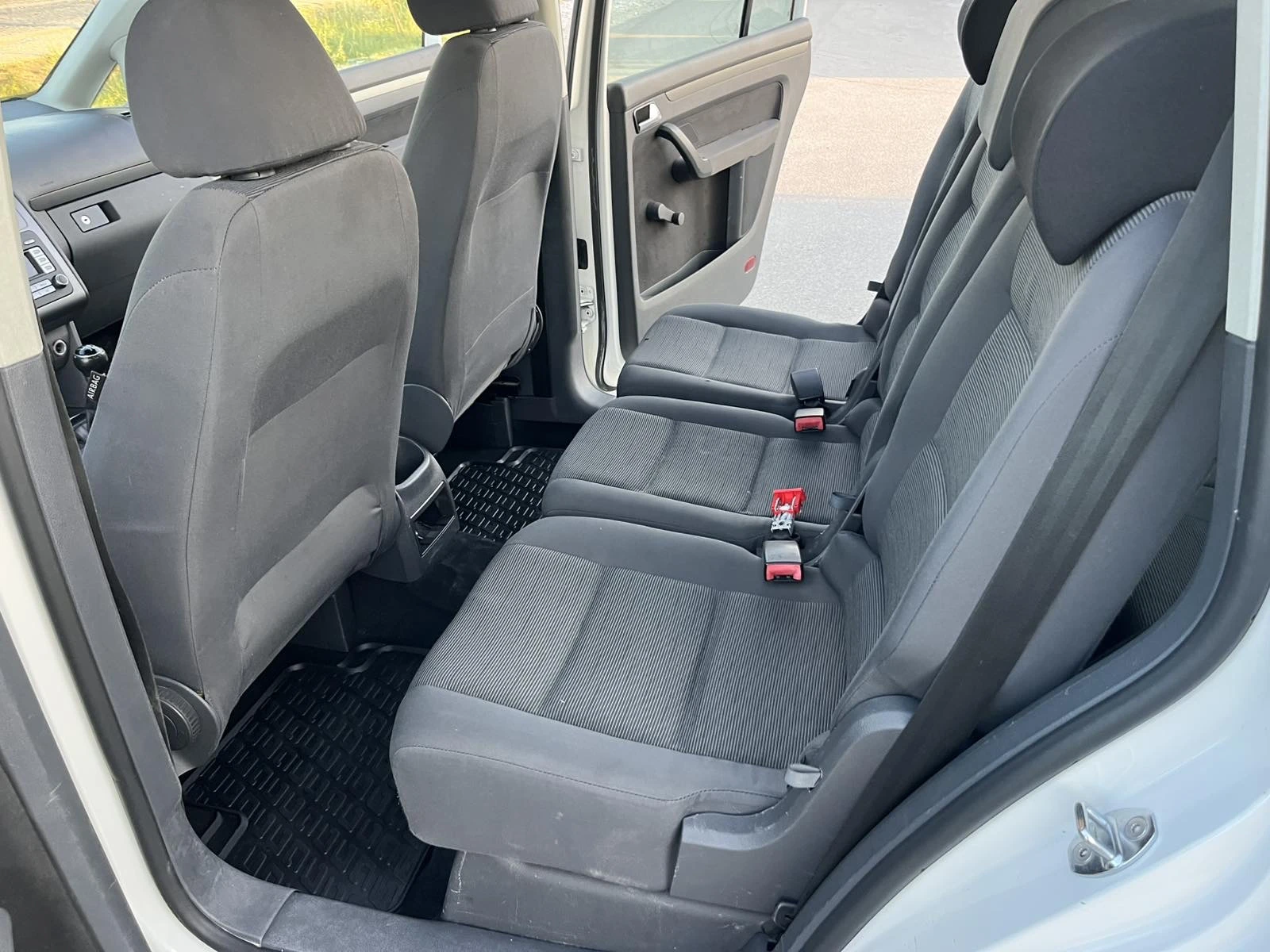 VW Touran 1.9 TDI 105кс 7 МЕСТА 6 СКОРОСТИ FACE КЛИМАТРОНИК - изображение 9