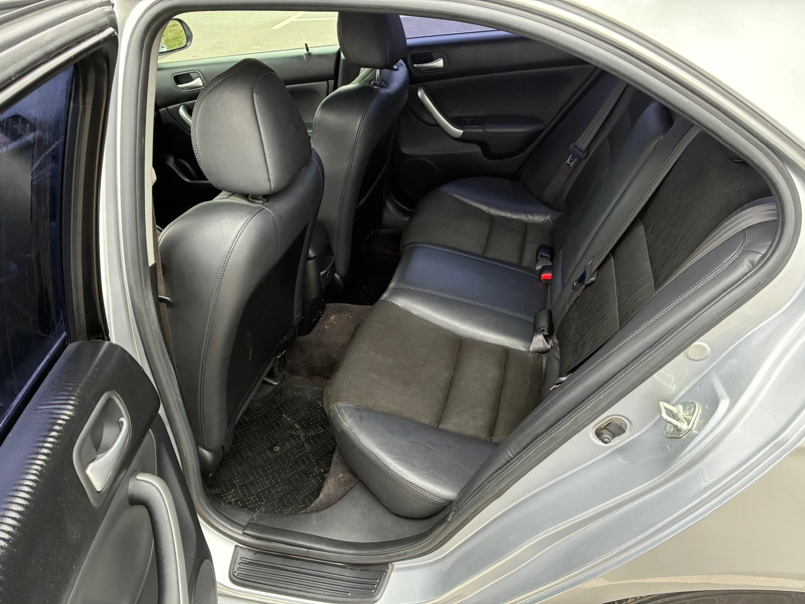 Honda Accord 2.2d 140HP РЕГИСТРИРАНА ОБСЛУЖЕНА ВСИЧКО ПЛАТЕНО - изображение 10