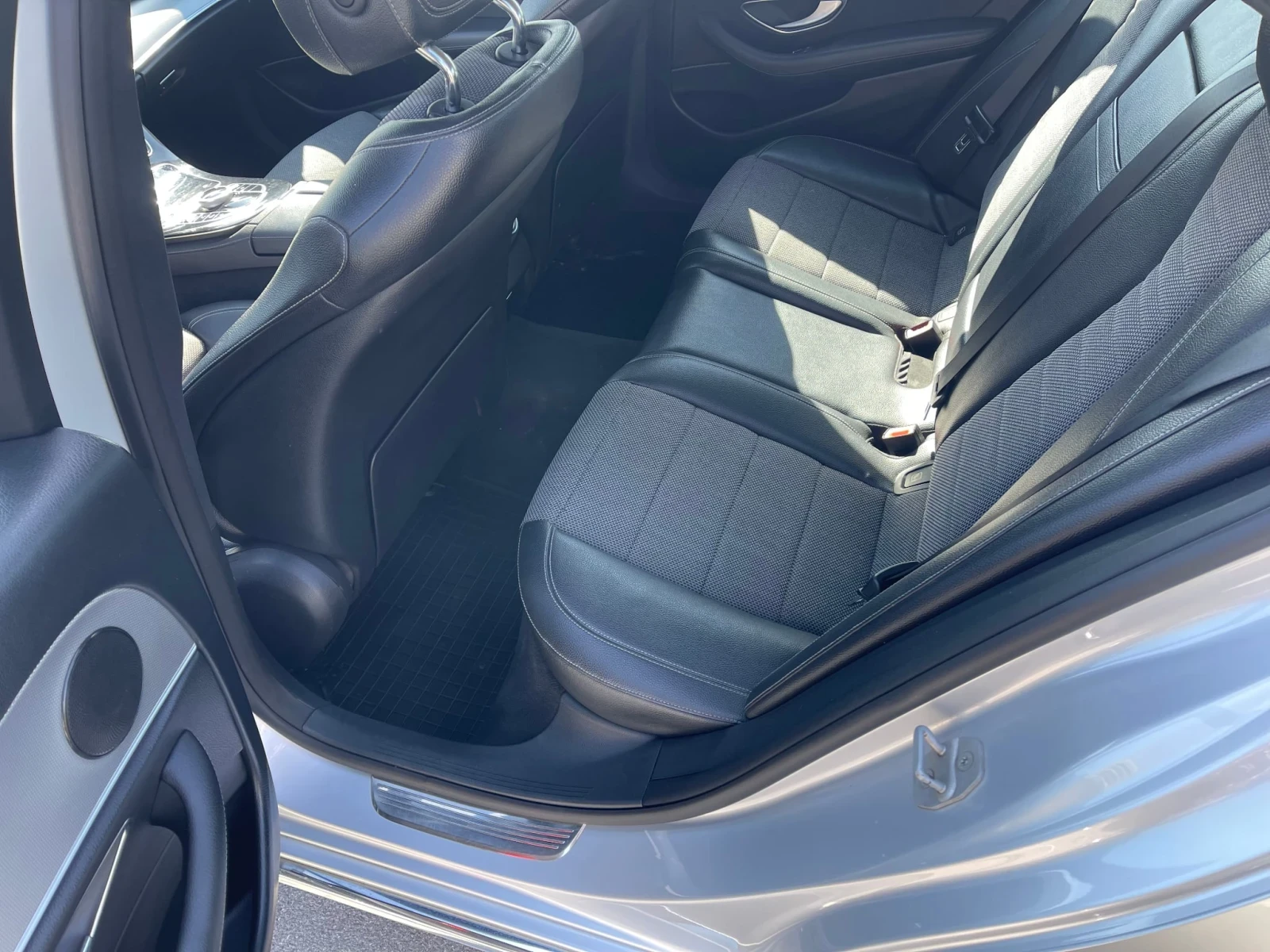 Mercedes-Benz E 220 194HP 9G-TRONIK РЕГИСТРИРАН ОБСЛУЖЕН ПЕРФЕКТЕН - изображение 9