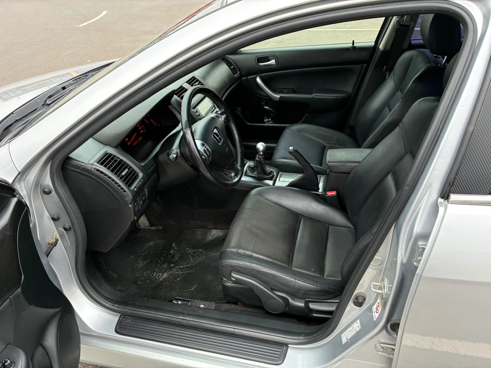 Honda Accord 2.2d 140HP РЕГИСТРИРАНА ОБСЛУЖЕНА ВСИЧКО ПЛАТЕНО - изображение 9