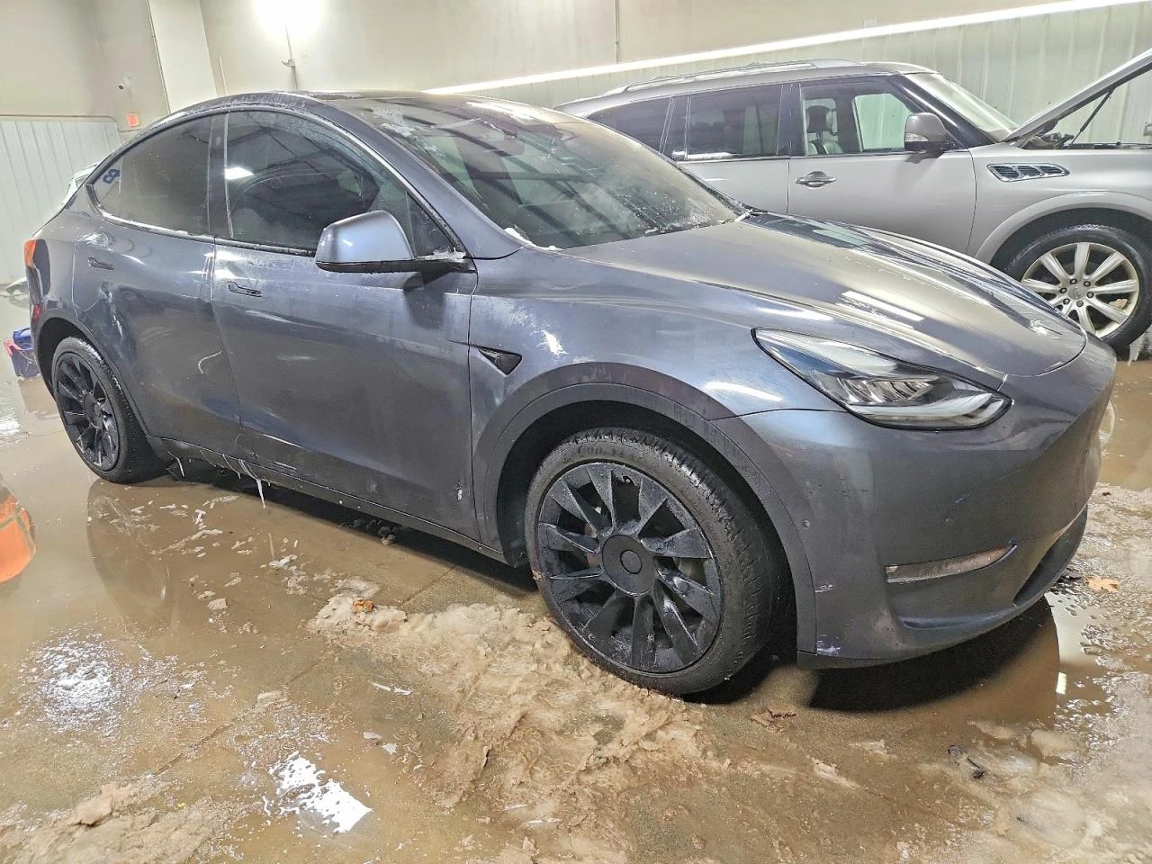 Tesla Model Y LONG RANGE AWD