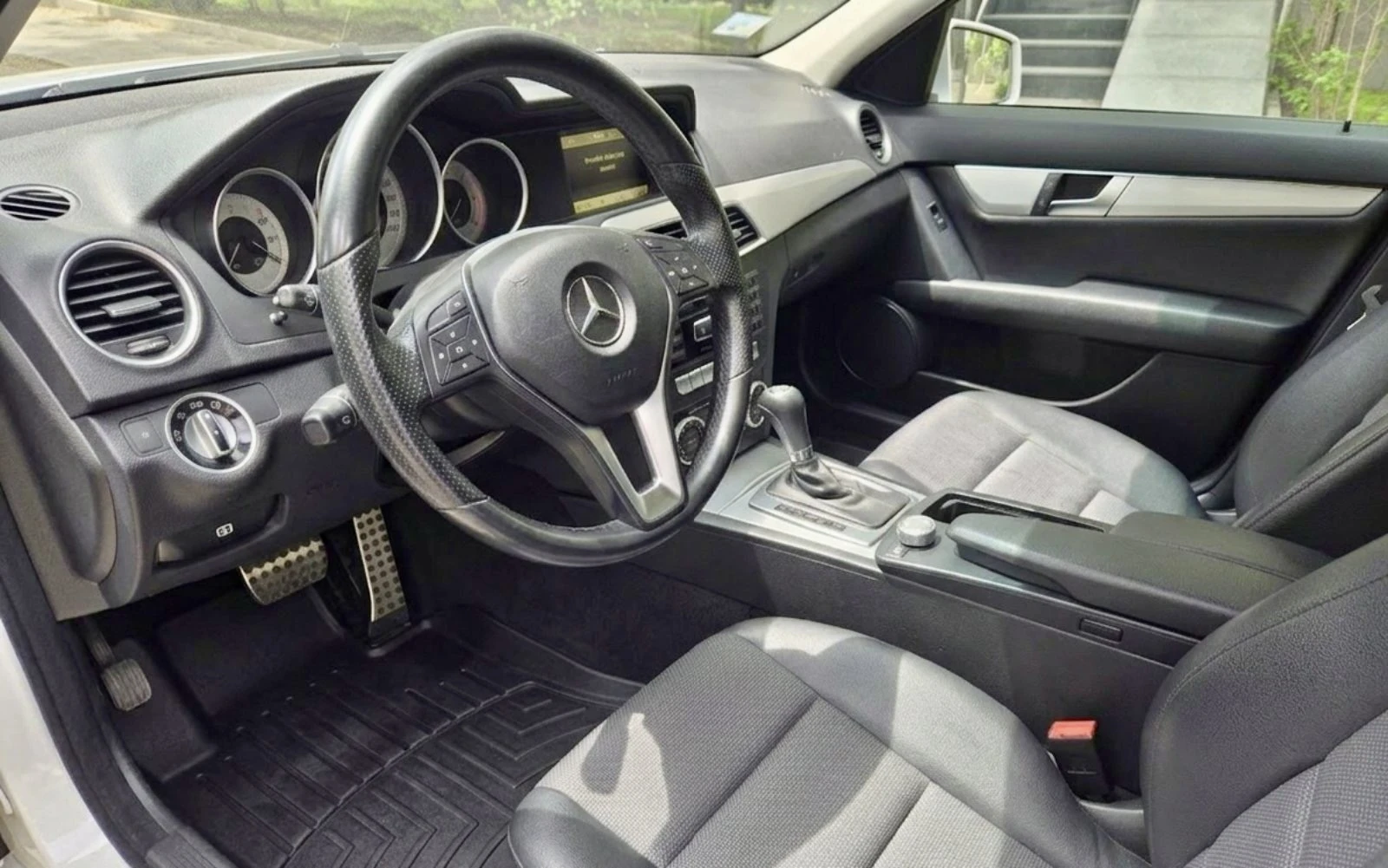 Mercedes-Benz C 250 AVANTGARDE 4-MATIC, снимка 7 - Автомобили и джипове - 54704330
