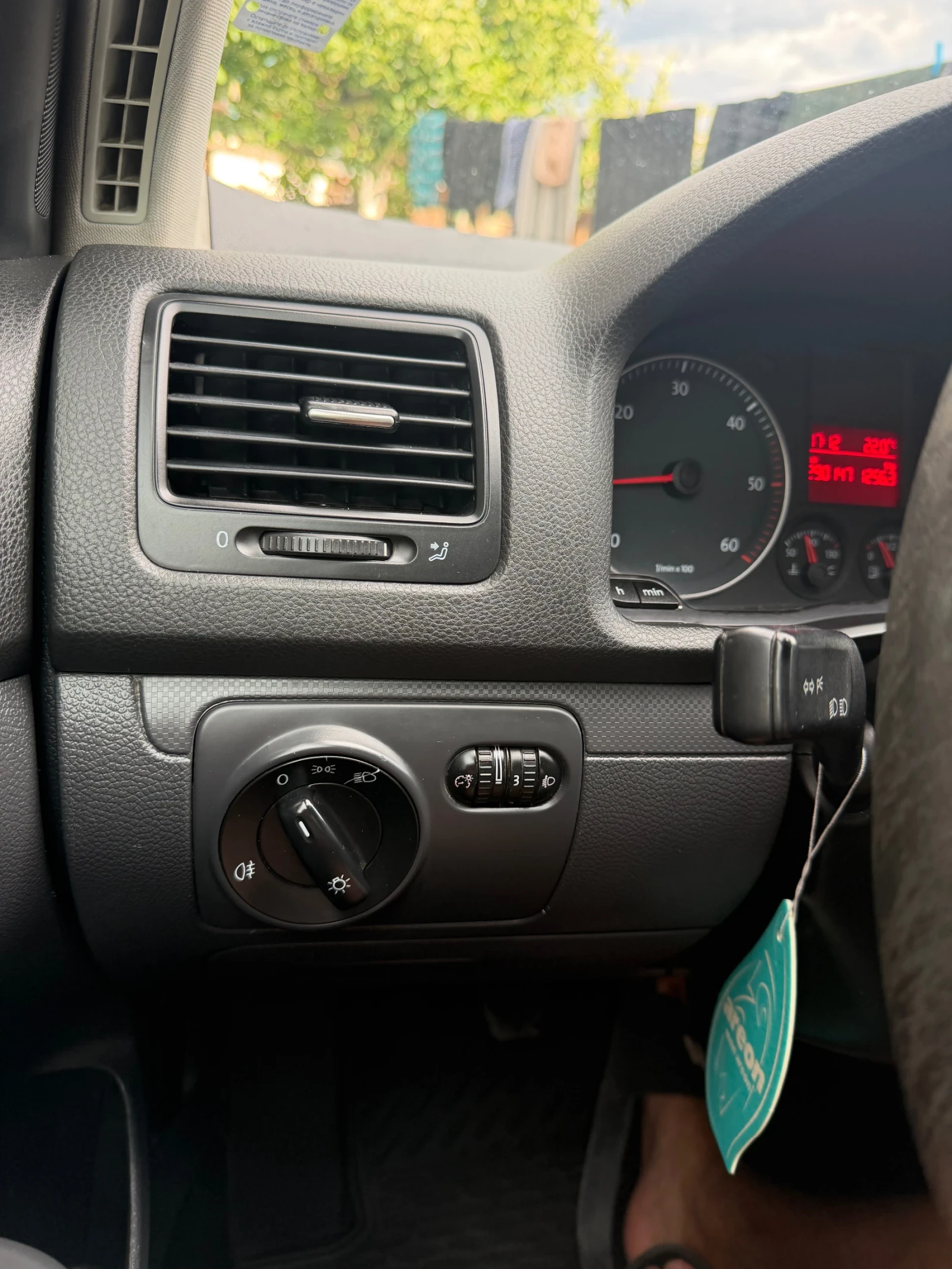 VW Golf 1.9тди 105кс ЕВРО 4 2007, снимка 15 - Автомобили и джипове - 54911637