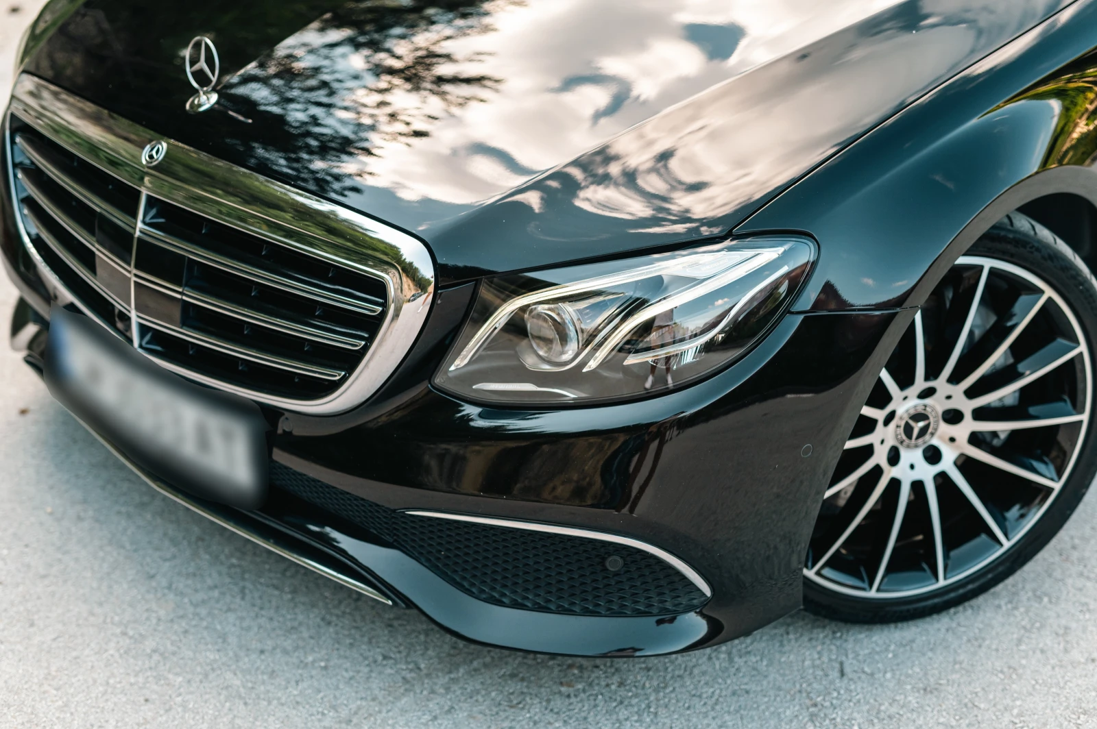 Mercedes-Benz E 350 4MATIC/Burmester/360 /Distronic/Head-Up/Масаж/FULL, снимка 2 - Автомобили и джипове - 55101098