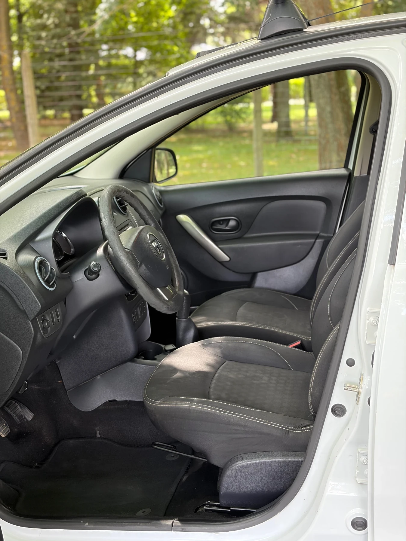 Dacia Sandero 1.5 DCI, снимка 8 - Автомобили и джипове - 55253229