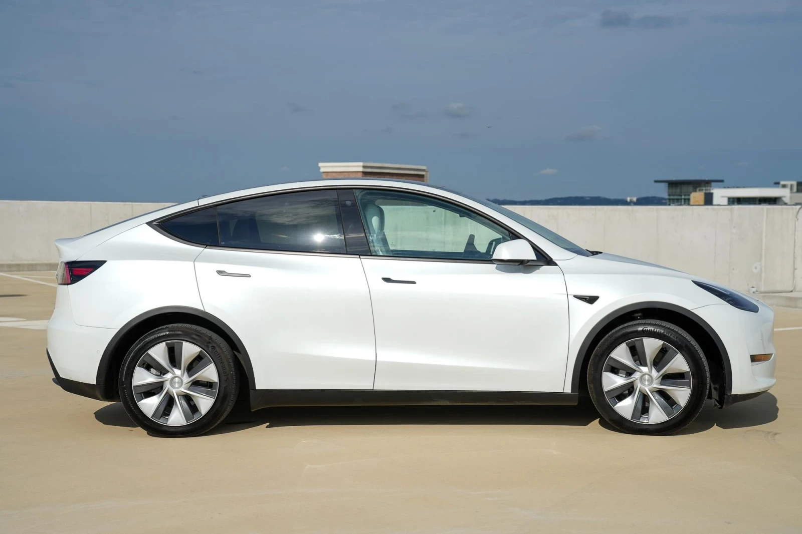 Tesla Model Y 7 места LRDM, снимка 3 - Автомобили и джипове - 55555776