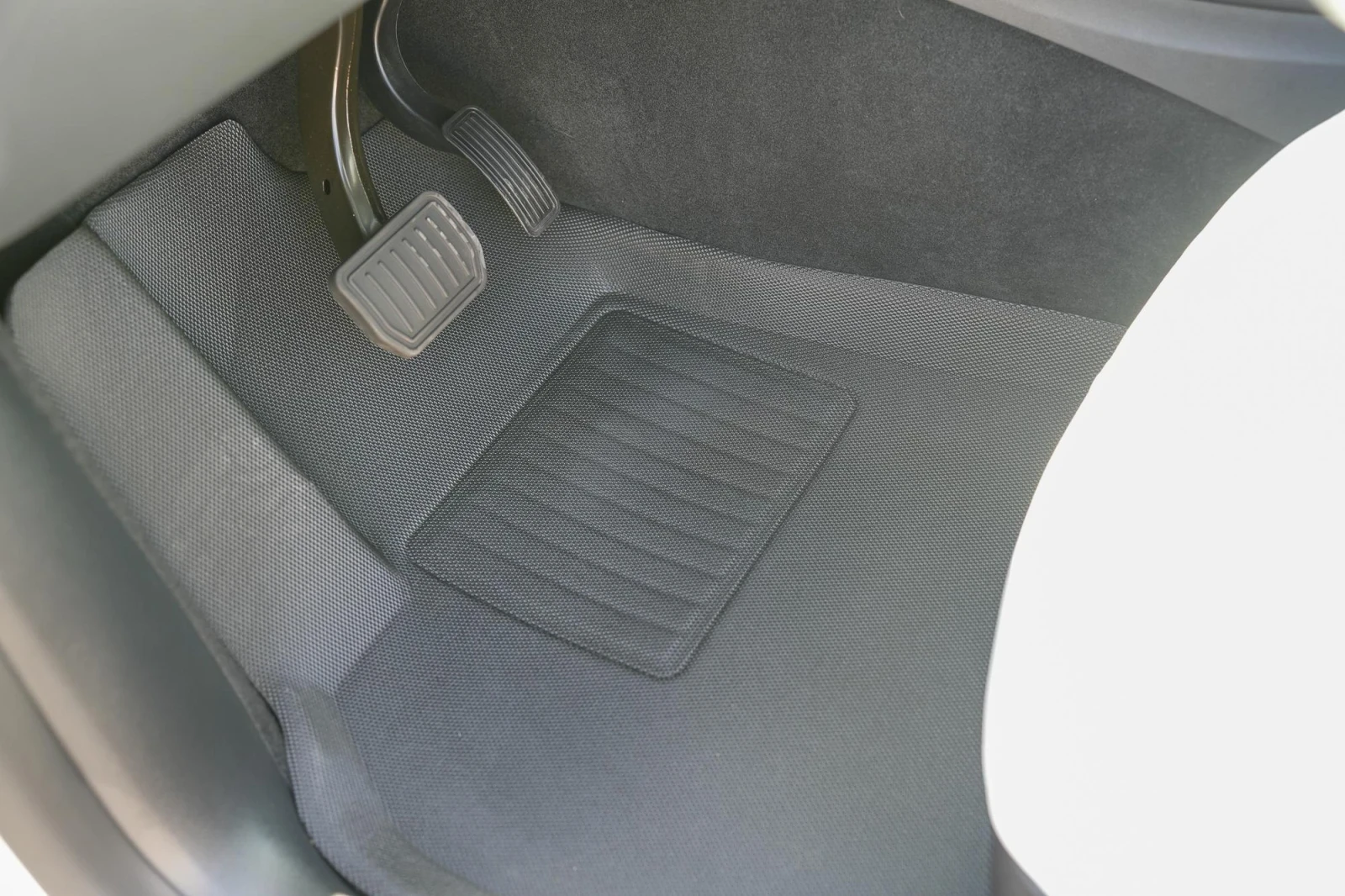 Tesla Model Y 7 места LRDM, снимка 12 - Автомобили и джипове - 55555776
