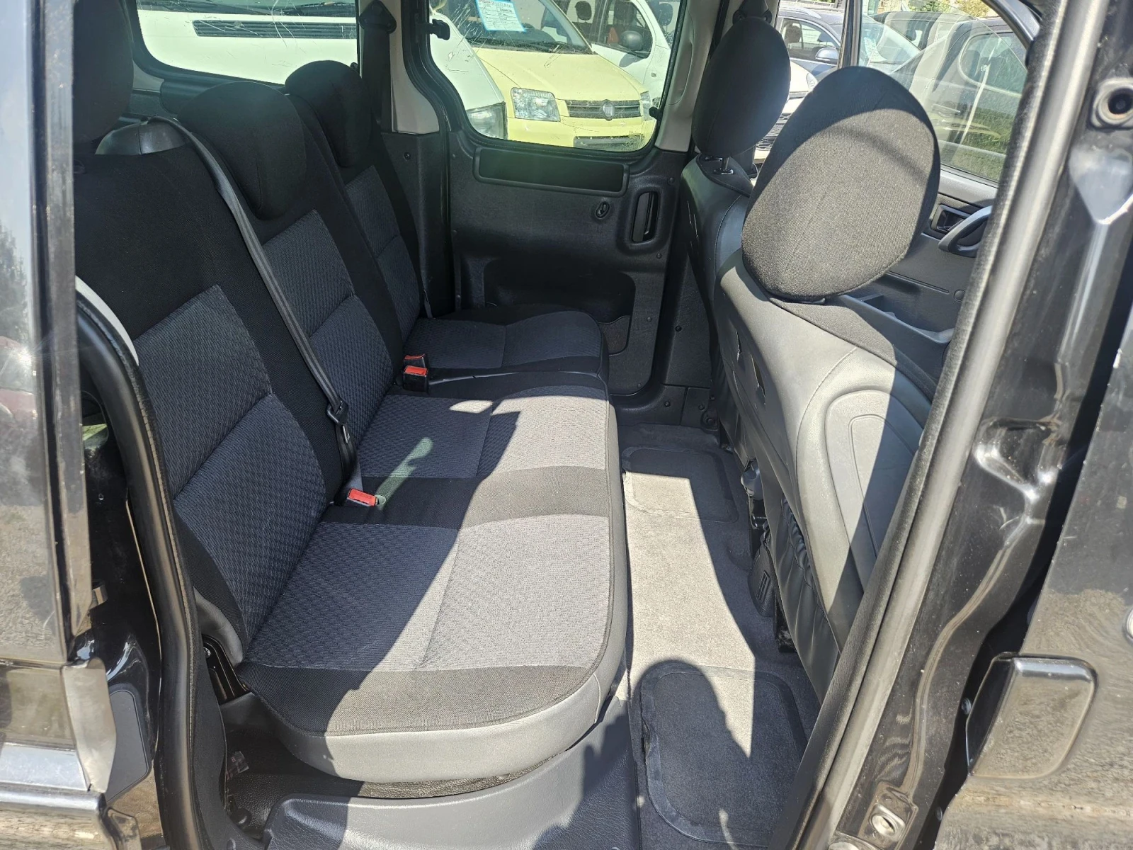 Citroen Berlingo 1.6hdi, снимка 8 - Автомобили и джипове - 55770466