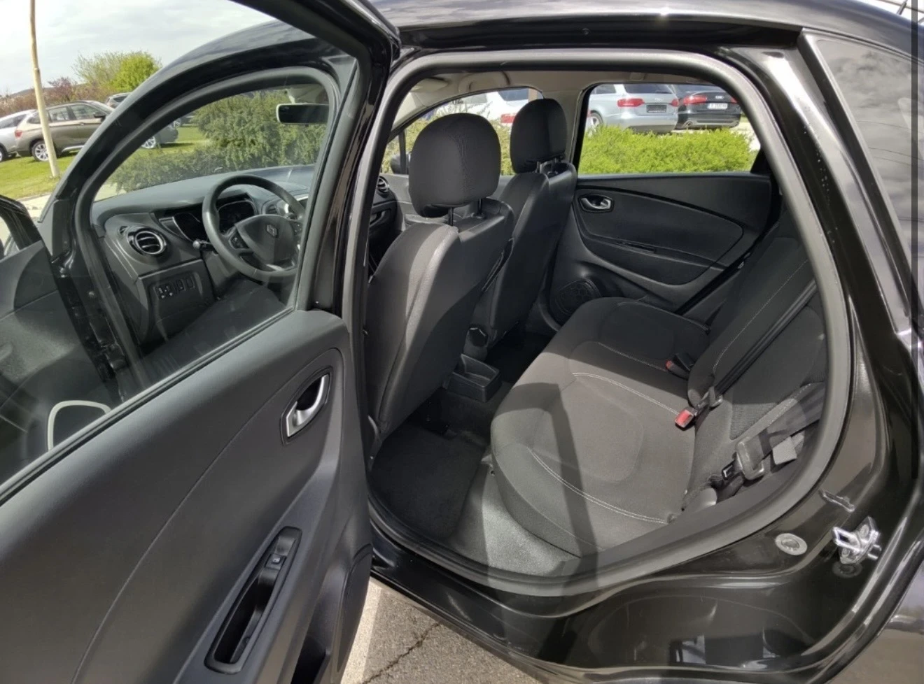Renault Captur 1.3, снимка 6 - Автомобили и джипове - 56270676